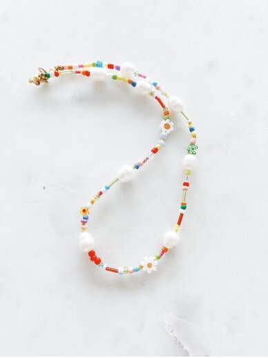 Vasariškų spalvų vėrinys su perlais